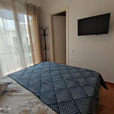 Apartment In The Heart Of Next To Monastyraki.