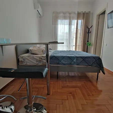 Apartment In The Heart Of Next To Monastyraki.
