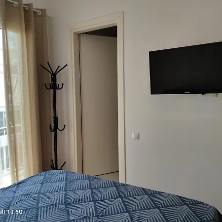 Apartment In The Heart Of Next To Monastyraki. *