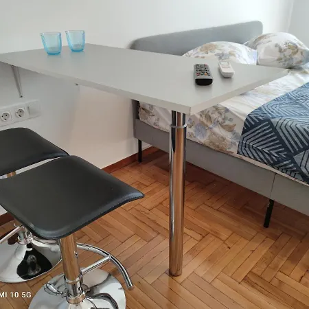 Apartment In The Heart Of Next To Monastyraki. *