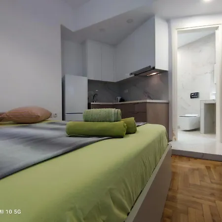 Apartment In The Heart Of Next To Monastyraki. *